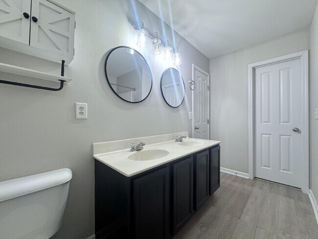Building Photo - Spacious Three Bedroom Home in Churchill N...