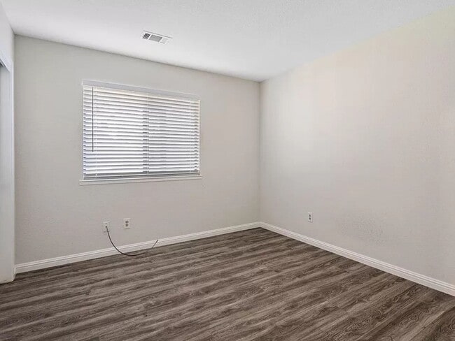 Building Photo - Ready To Go Recently Updated 3 Bedroom Single Story Home!!!