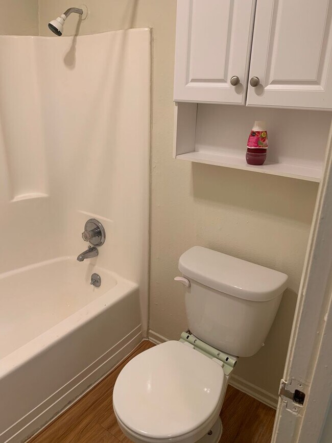 Building Photo - For rent by owner, section-8 ok - 3-Bed House on Cul-de-sac