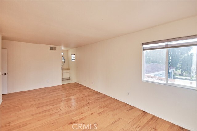 Building Photo - 865 Featherwood Dr