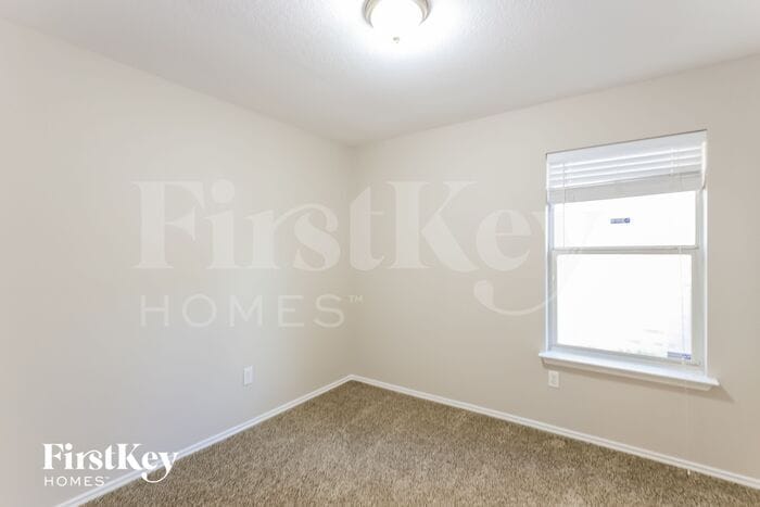 Building Photo - 10937 Geneva Vale