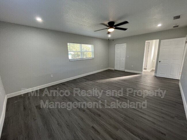 Building Photo - 1717 Bush Ave