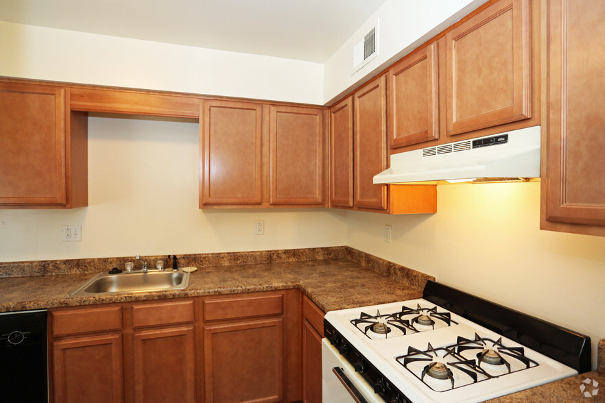 Spacious Kitchen - Cedarfield at Churchland Apartments