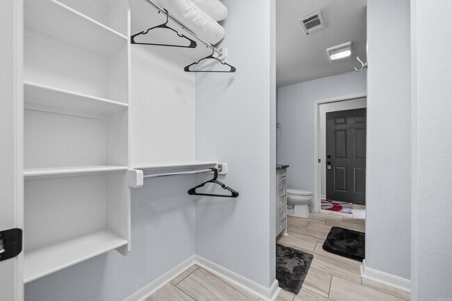 Building Photo - 100 Bayou Point