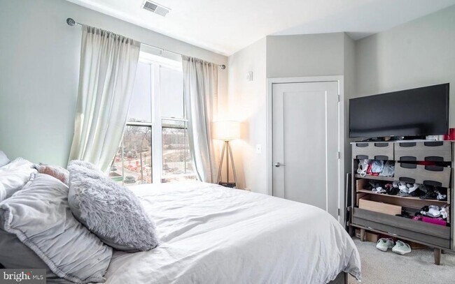 Building Photo - 989 S Buchanan St