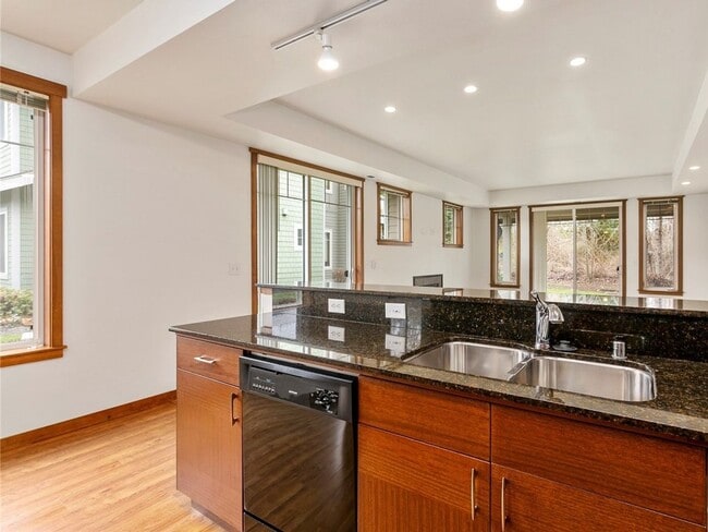 Building Photo - Spacious 3-Bedroom Condo/Townhome in Peaceful Cordata Neighborhood