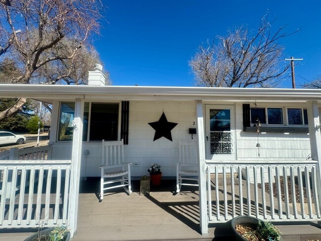 Building Photo - Charming 3 Bedroom in Knob Hill with views of Pikes Peak