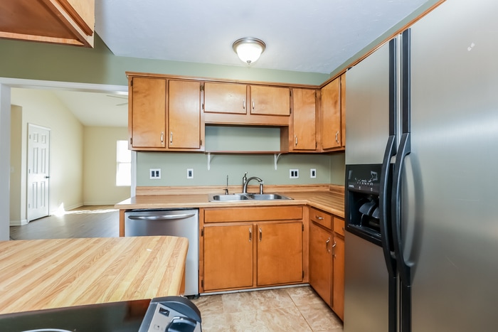 Building Photo - 737 Stone Hedge Dr