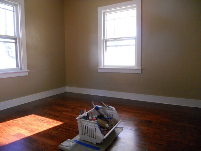 Building Photo - 441 Spring Ave NE