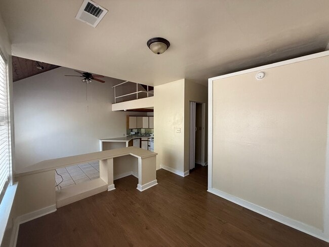 Building Photo - Studio/Efficiency Bungalow with a Loft