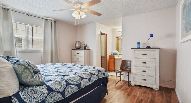 Building Photo - 4611 Cedargrove Dr