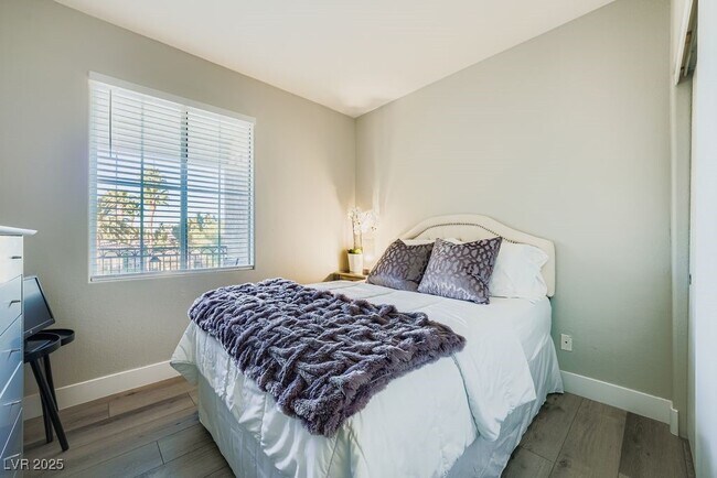 Building Photo - 9050 W Warm Springs Rd