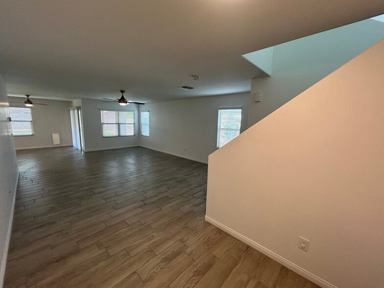 Building Photo - 9208 W Coolidge St