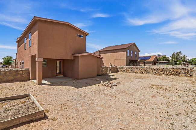 Building Photo - 2300 Glitter Point