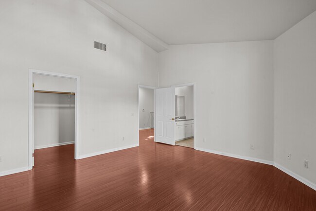 Master with Walk-in Closet - 3960 Pennsylvania Ave