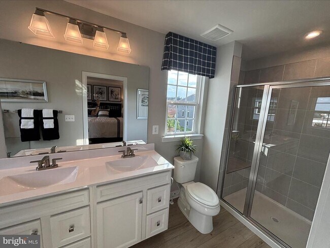 Building Photo - 10531 Encore Dr