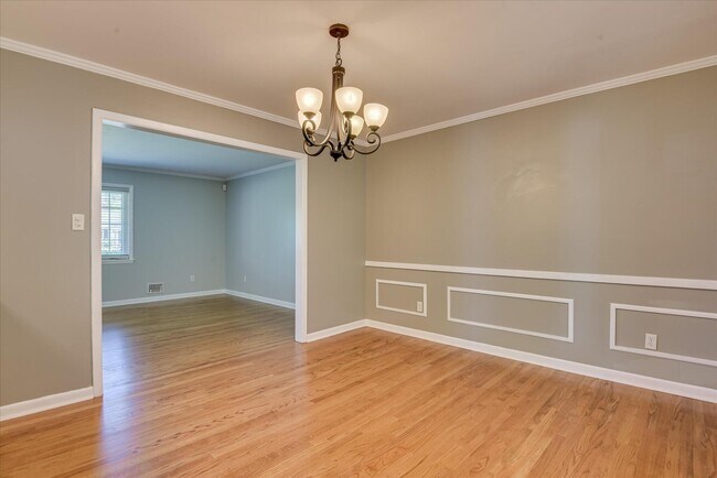 Building Photo - 813 Hammond Dr