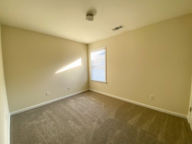 Building Photo - 3 bedroom 2.5 bathroom in Harbor Town Memphis