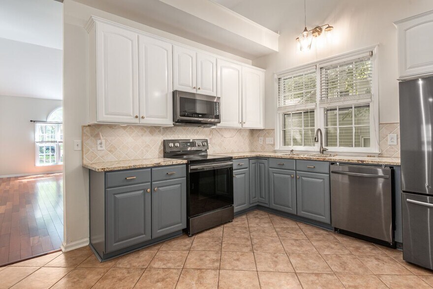 Building Photo - 10024 Avon Farm Ln
