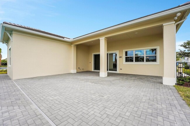 Building Photo - 9341 Crestview Cir