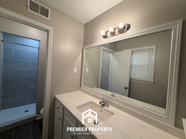 Building Photo - 3955 Castile St