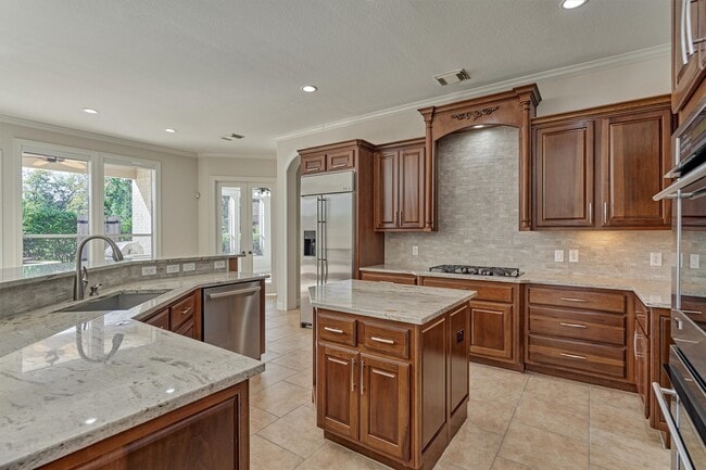 Building Photo - 23 Player Oaks Pl