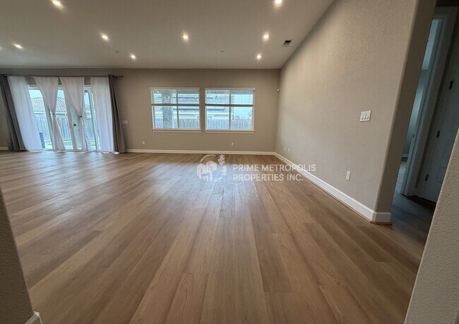 Building Photo - 681 Bacarra St