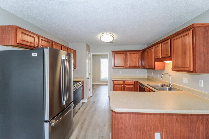 Building Photo - 1161 Red Fern Cir E