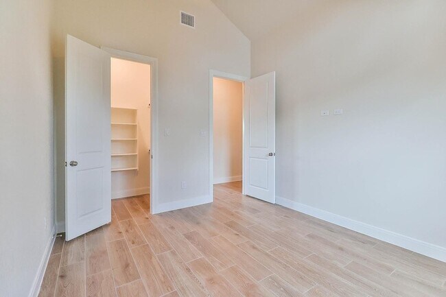 Building Photo - 1406 Prospect Cir