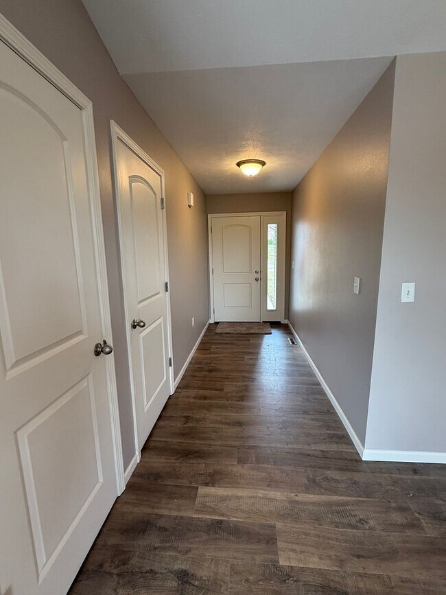 Building Photo - NEWLY REDESIGNED 4BR Basement home!!!!