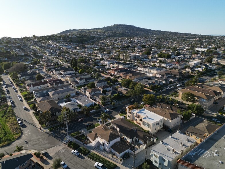 Building Photo - 982 W Hamilton Ave