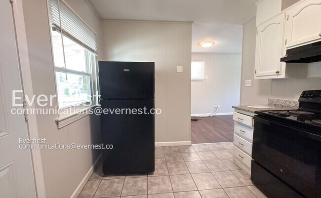 Building Photo - 200 Woodward Dr