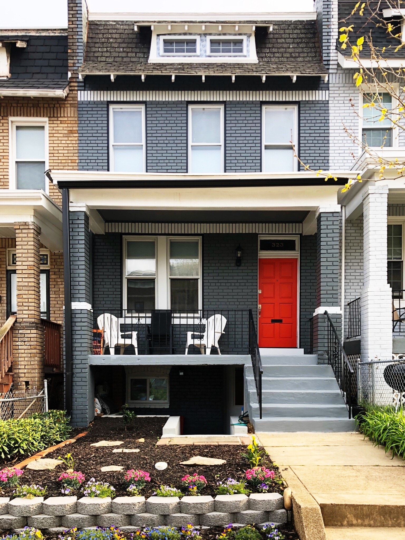 Front of House - 323 Todd Pl NE