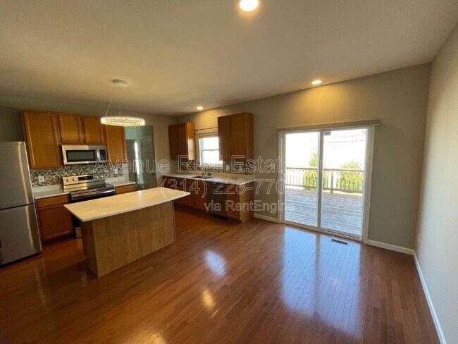 Building Photo - 5533 Emerald Pl Dr