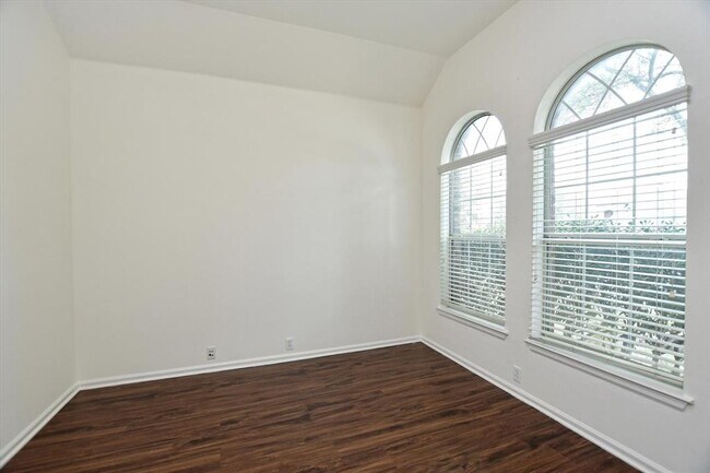 Building Photo - 207 Hoot Owl Ln N