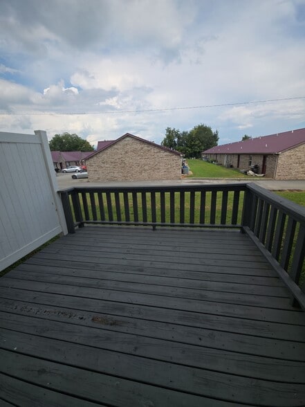 Building Photo - 640 W Stevens St