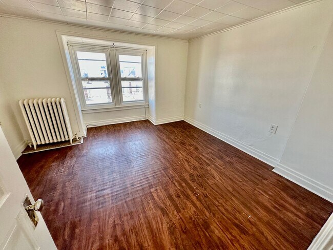 Building Photo - Renovated 4 bedroom, 1.5 bathroom house in South Allentown!