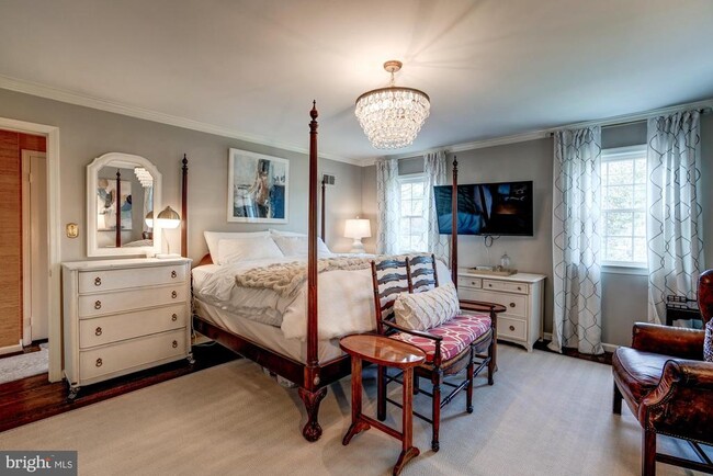 Building Photo - 5703 Brookside Dr