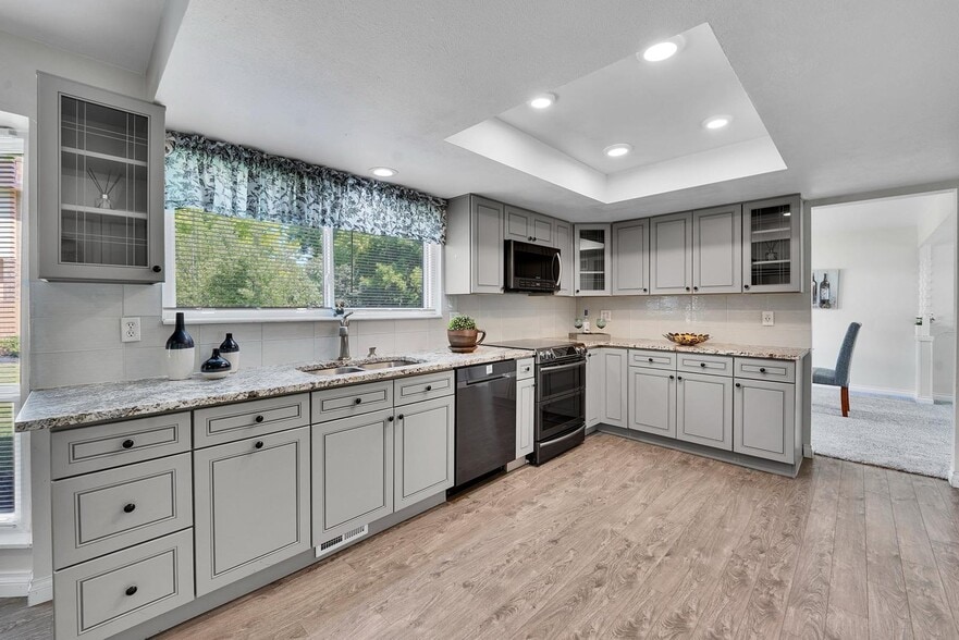 Building Photo - 7303 E Mercer Pl