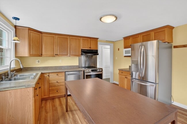 Building Photo - 13 Pleasant St