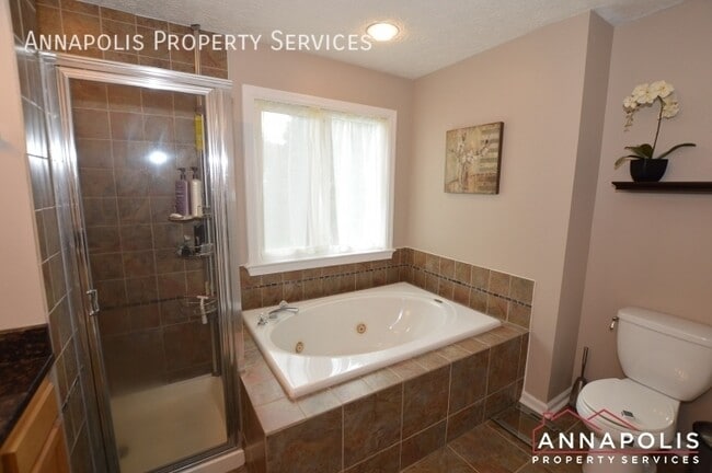 Building Photo - 555 Brightview Dr