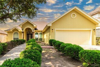 Building Photo - 22 San Roman St