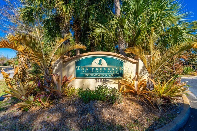 Building Photo - 2 Bedroom Nestled Away in the Heart of Daytona