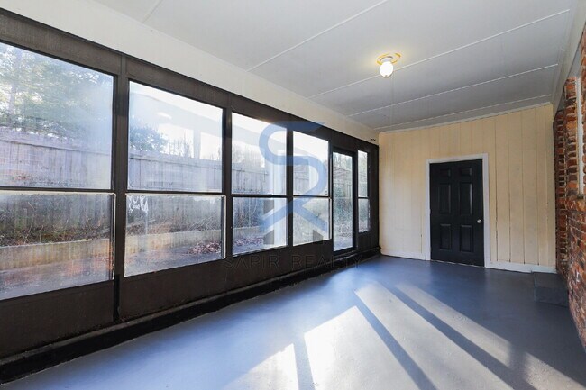 Building Photo - Move in before December 31st and choose your reward: a $250 Amazon Gift Card or a 55 Smart TV!