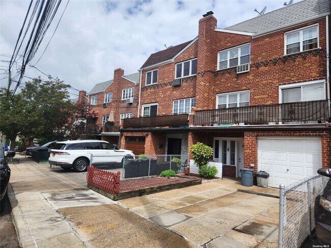 Building Photo - 71-31 58th Rd