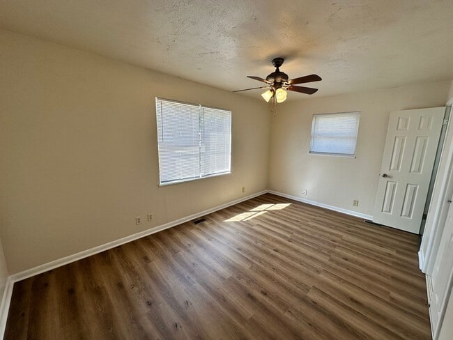 Building Photo - Versatile 3-bedroom, 1.5-bath Home Available in OKC!