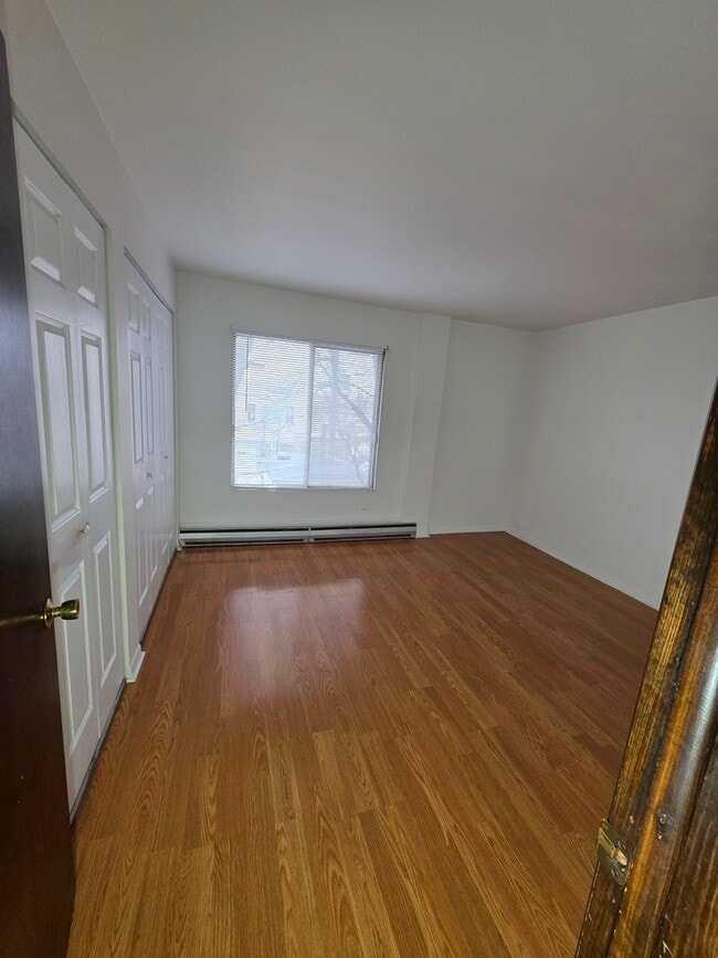 Building Photo - 336 Lathrop Ave