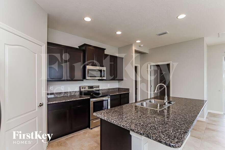 Building Photo - 740 Remington Green Dr SE