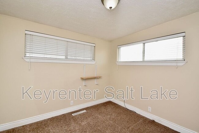 Building Photo - 7340 Cottonwood St