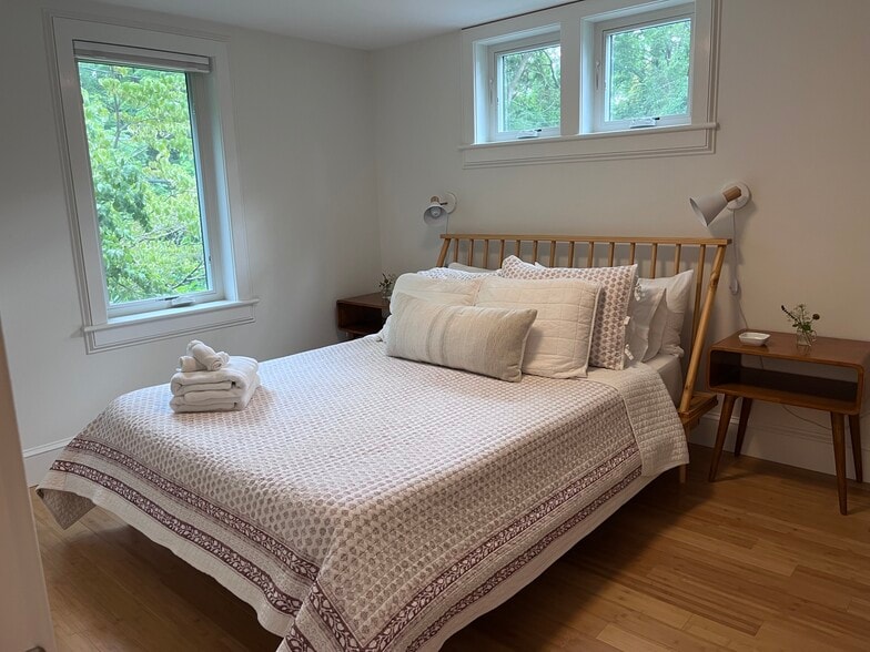 Upstairs bedroom - 1017 Creek Locks Rd
